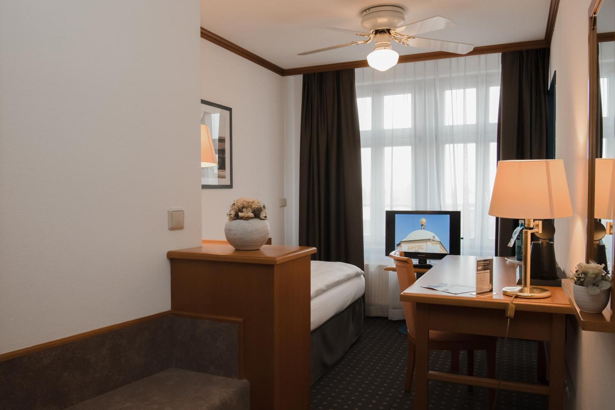Hotel Alekto ไฟรแบร์ก ภายนอก รูปภาพ